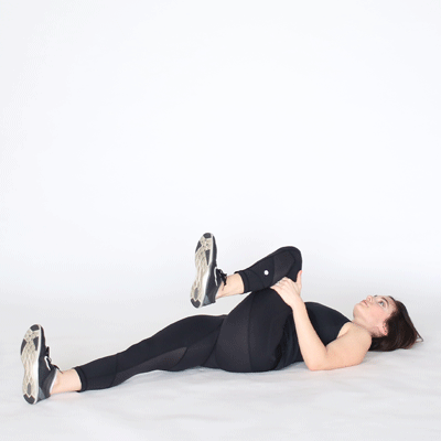 حرکات ورزشی کشش عضلات پا و زانو به پیشگیری از آسیب زانو کمک می‌کند